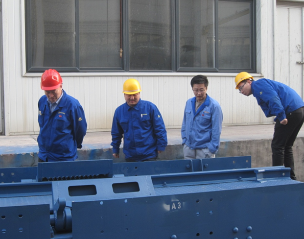 熱烈祝賀煤專公司“出口越南罐籠”、“沙爾夫軌道”兩大國際項目按期交付，“兩提一?！被顒訄A滿結(jié)束